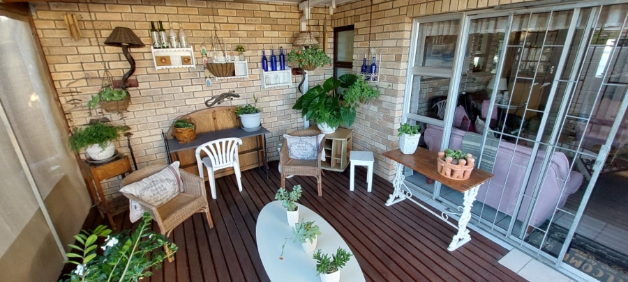 5 Bedroom Property for Sale in Wavecrest Eastern Cape